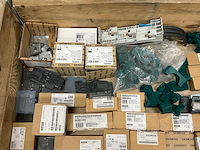 Partij installatiemateriaal - afbeelding 2 van  9