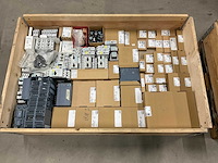 Partij installatiemateriaal - afbeelding 1 van  7