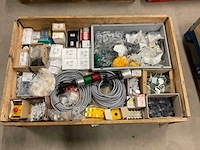 Partij installatiemateriaal - afbeelding 1 van  9