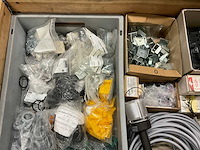 Partij installatiemateriaal - afbeelding 2 van  9