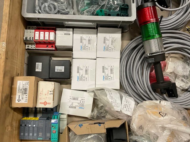Partij installatiemateriaal - afbeelding 6 van  9