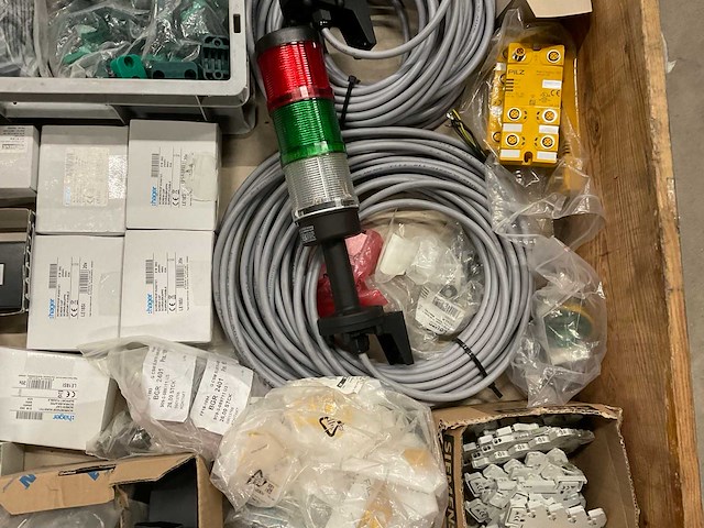 Partij installatiemateriaal - afbeelding 7 van  9