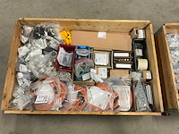 Partij installatiemateriaal - afbeelding 1 van  9