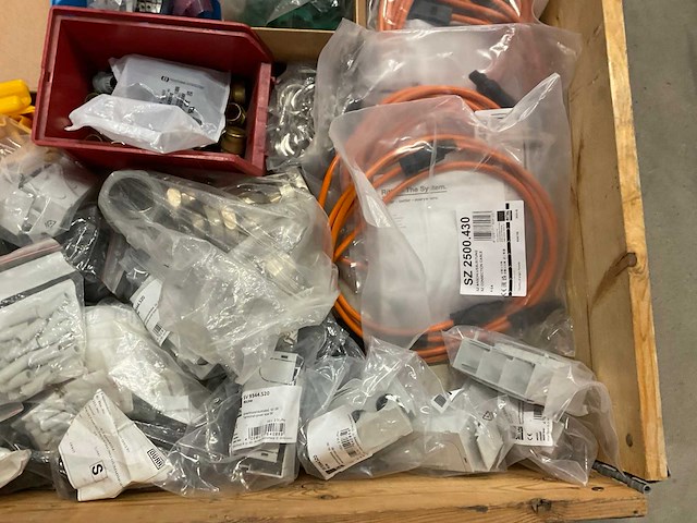 Partij installatiemateriaal - afbeelding 8 van  9