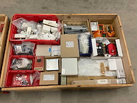 Partij installatiemateriaal - afbeelding 1 van  9