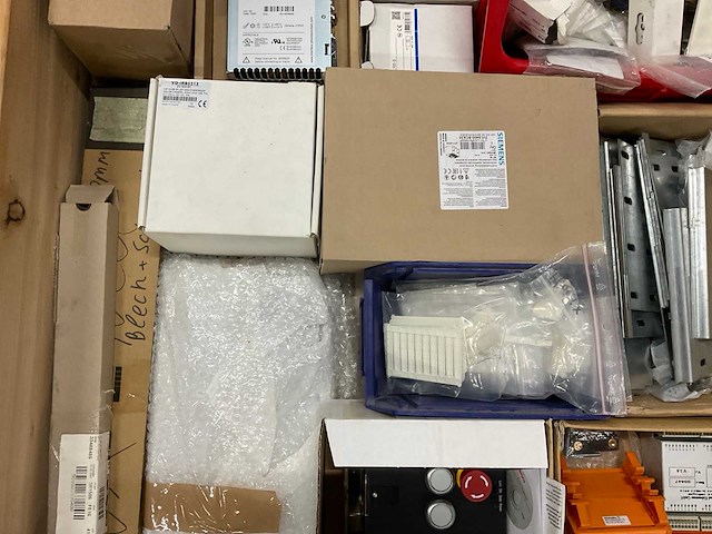 Partij installatiemateriaal - afbeelding 6 van  9