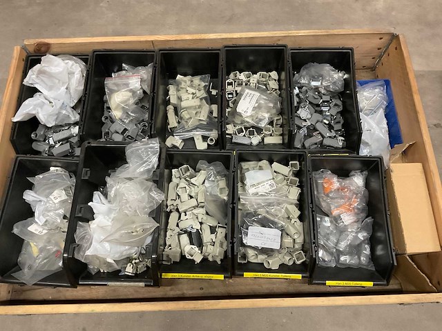 Partij installatiemateriaal - afbeelding 1 van  7