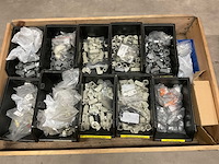 Partij installatiemateriaal - afbeelding 1 van  7