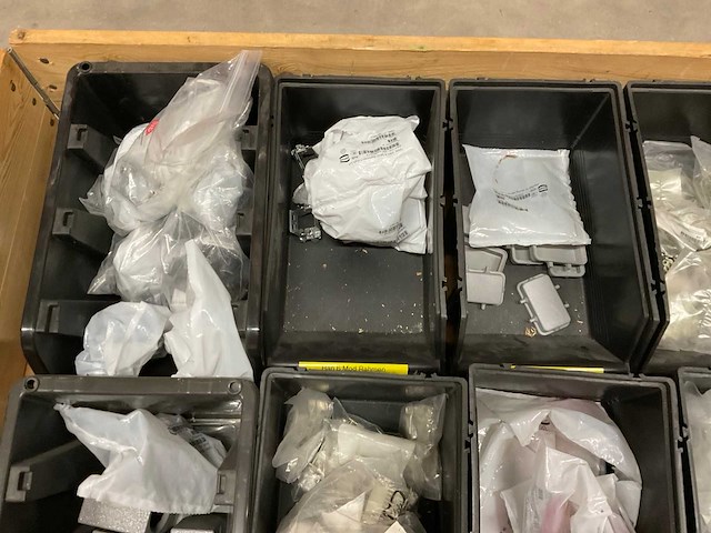 Partij installatiemateriaal - afbeelding 2 van  5