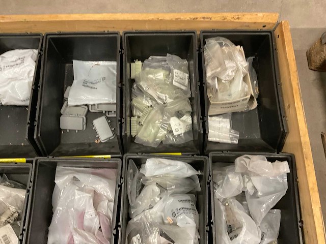 Partij installatiemateriaal - afbeelding 4 van  5