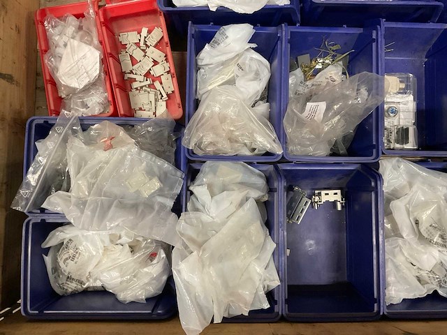 Partij installatiemateriaal - afbeelding 3 van  7