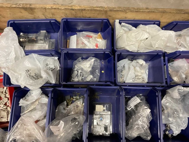 Partij installatiemateriaal - afbeelding 4 van  7