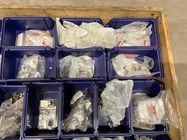 Partij installatiemateriaal - afbeelding 6 van  7