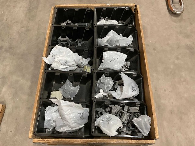 Partij installatiemateriaal - afbeelding 1 van  5