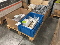Partij installatiemateriaal - afbeelding 1 van  6