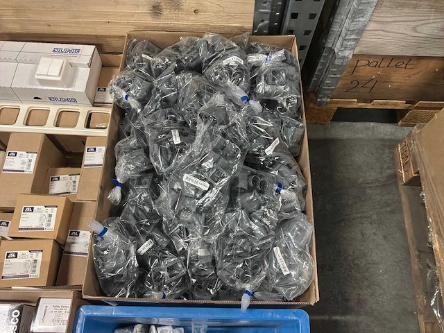 Partij installatiemateriaal - afbeelding 6 van  6