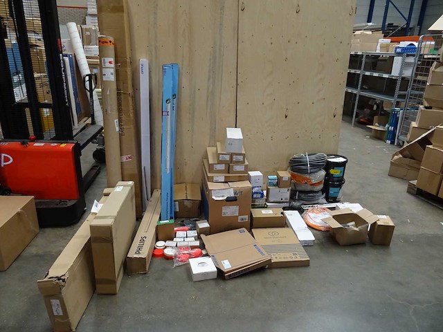 Partij installatiemateriaal - afbeelding 1 van  18