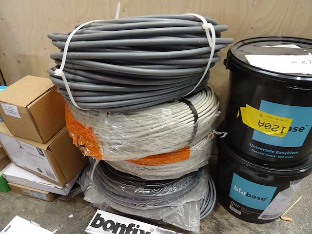 Partij installatiemateriaal - afbeelding 12 van  18