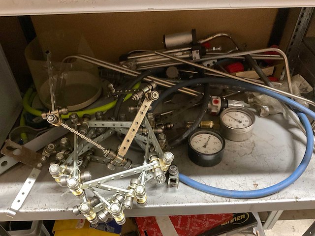 Partij installatiemateriaal - afbeelding 9 van  22