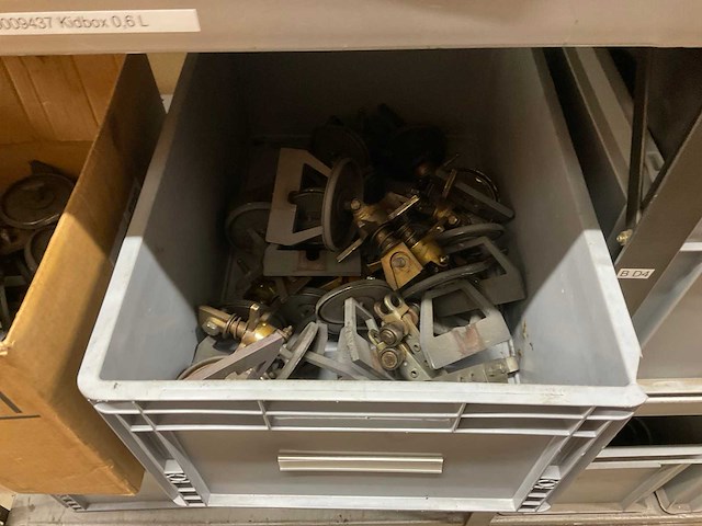 Partij installatiemateriaal - afbeelding 18 van  22