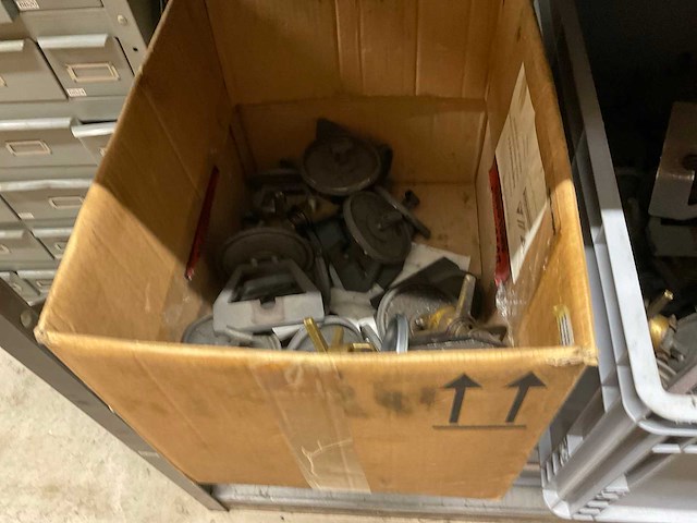 Partij installatiemateriaal - afbeelding 19 van  22