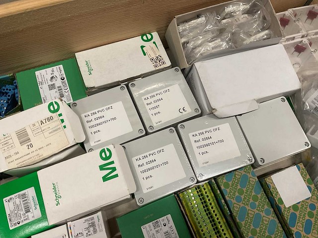 Partij installatiemateriaal - afbeelding 3 van  12