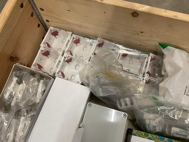 Partij installatiemateriaal - afbeelding 4 van  12