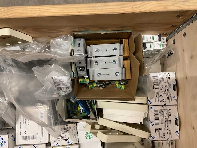 Partij installatiemateriaal - afbeelding 9 van  12