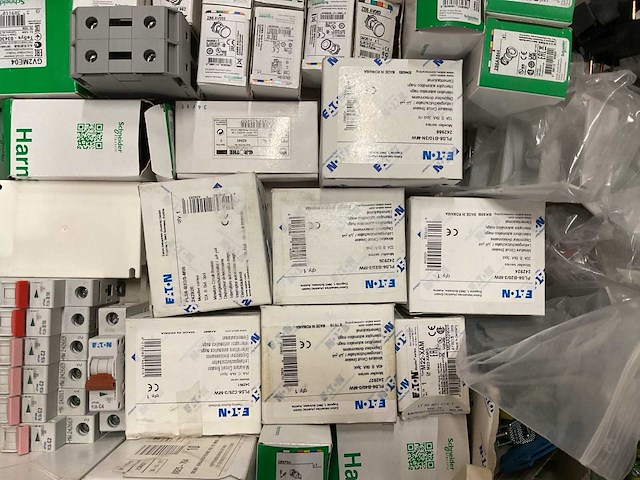 Partij installatiemateriaal - afbeelding 10 van  12