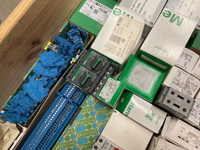 Partij installatiemateriaal - afbeelding 11 van  12