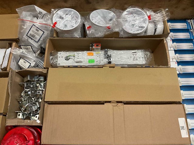 Partij installatiemateriaal - afbeelding 7 van  7