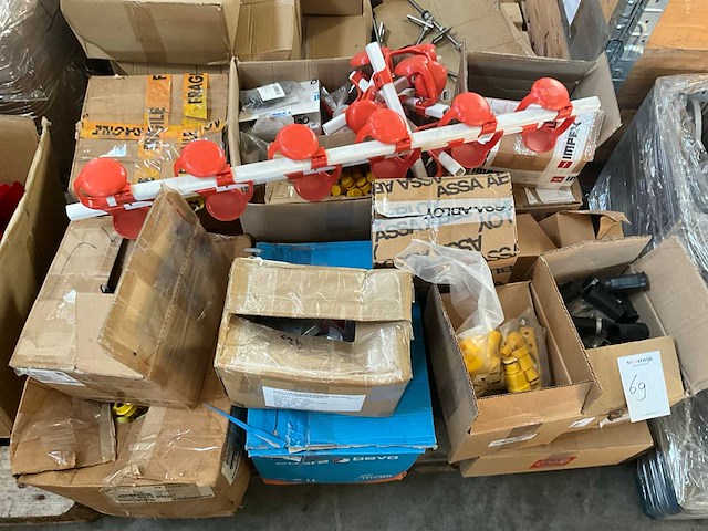 Partij installatiemateriaal - afbeelding 1 van  11