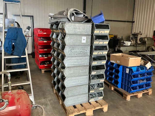 Partij installatiemateriaal - afbeelding 1 van  10