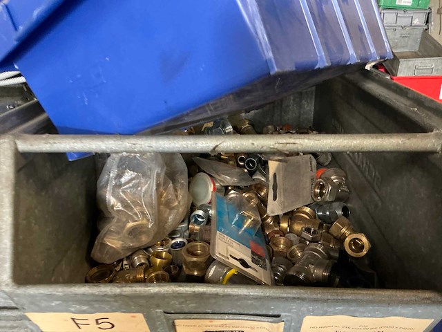 Partij installatiemateriaal - afbeelding 9 van  10