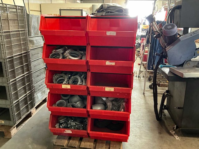 Partij installatiemateriaal - afbeelding 1 van  3