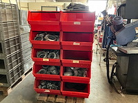 Partij installatiemateriaal - afbeelding 1 van  3