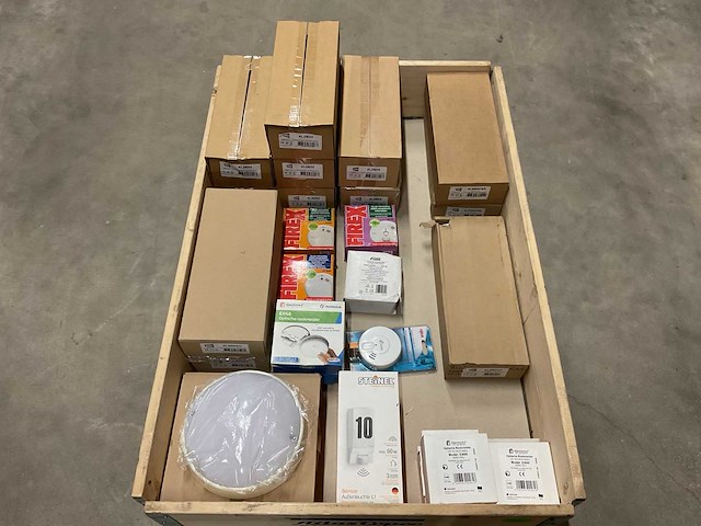 Partij installatiemateriaal - afbeelding 1 van  10