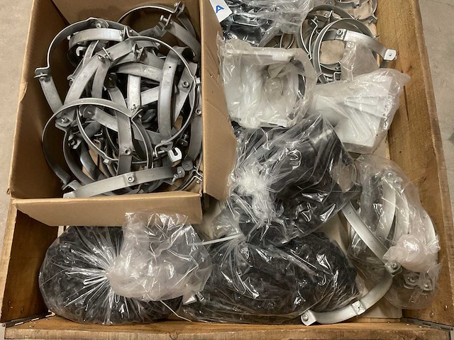 Partij installatiemateriaal - afbeelding 2 van  3