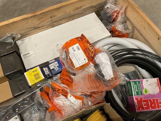 Partij installatiemateriaal - afbeelding 9 van  10