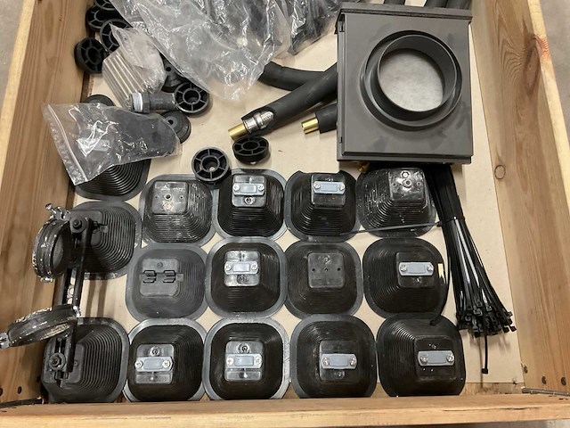 Partij installatiemateriaal - afbeelding 2 van  4