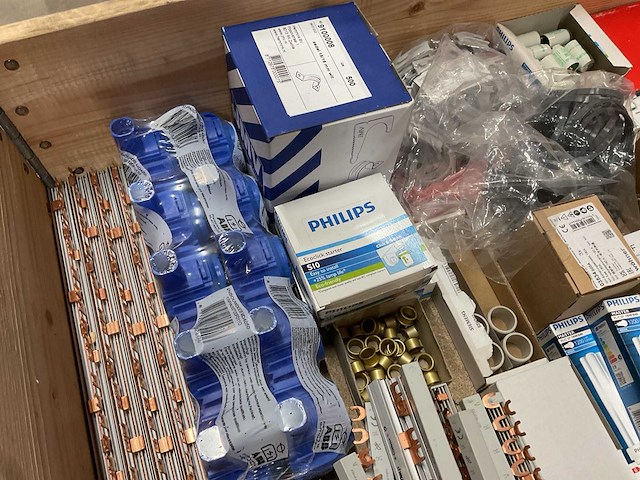 Partij installatiemateriaal - afbeelding 2 van  10