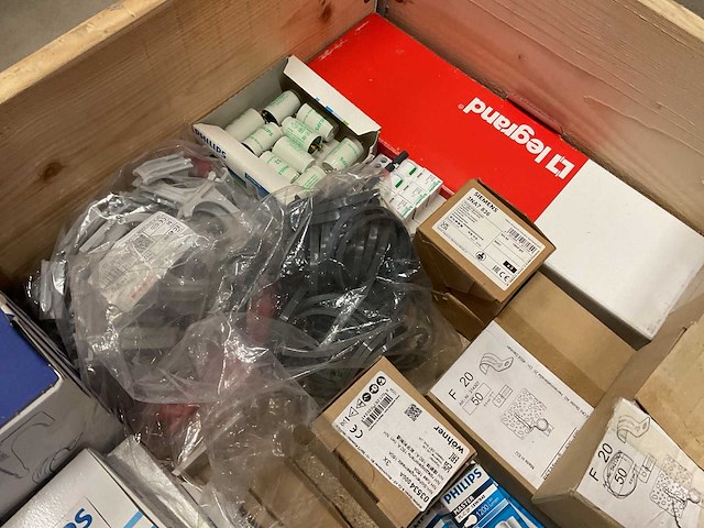 Partij installatiemateriaal - afbeelding 3 van  10