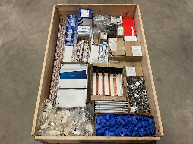 Partij installatiemateriaal - afbeelding 1 van  10