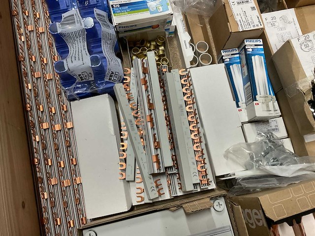 Partij installatiemateriaal - afbeelding 10 van  10