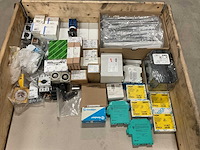 Partij installatiemateriaal - afbeelding 1 van  8