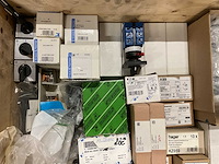 Partij installatiemateriaal - afbeelding 2 van  8