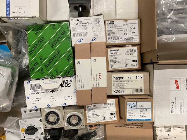 Partij installatiemateriaal - afbeelding 3 van  8