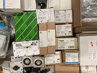 Partij installatiemateriaal - afbeelding 3 van  8