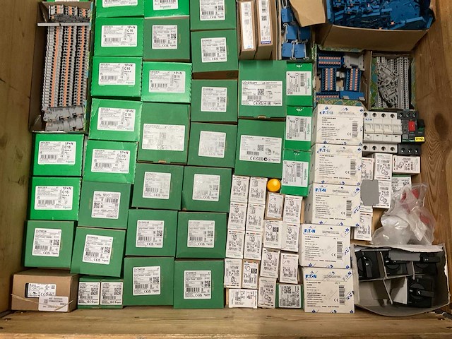 Partij installatiemateriaal - afbeelding 2 van  9