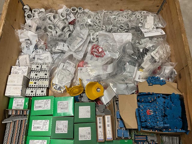 Partij installatiemateriaal - afbeelding 3 van  9